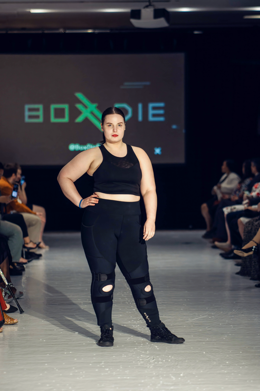 LEGGING WITH BUILT IN KNEE BRACE